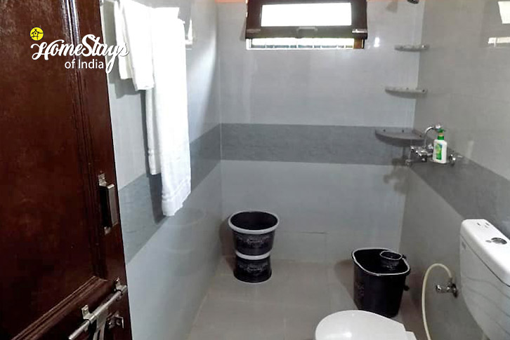 Bathroom-2-Kumaon Retreat Homestay-Bhimtal