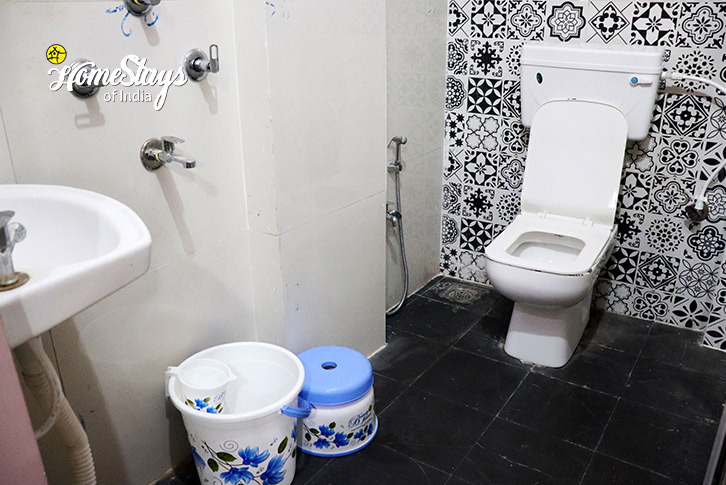 Bathroom-2-Serenity Haven Homestay-Ujjain 