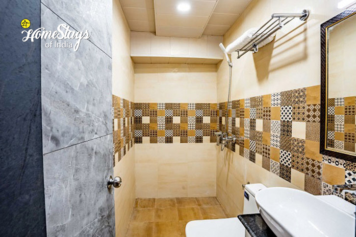 Bathroom-3-Breakaway Homestay-Nainital