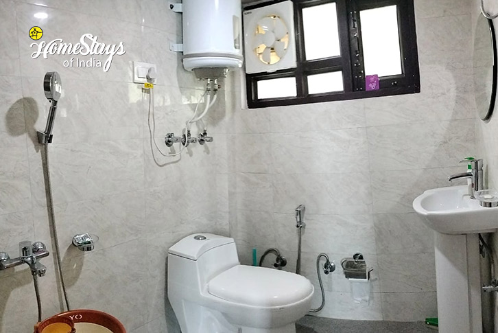 Bathroom-Jagoti Homestay-Mashobra