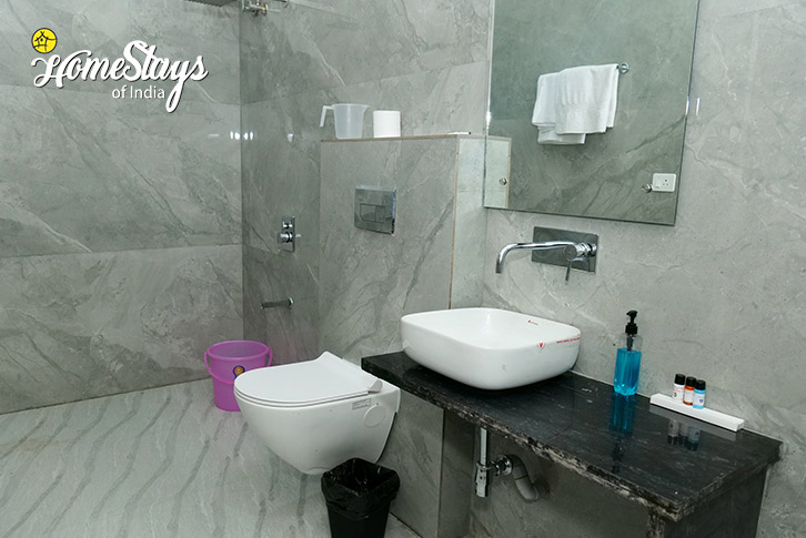 Bathroom-For Rest Homestay-Ramnagar