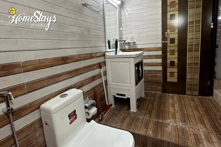 Bathroom-Symphony Homestay-Ziro