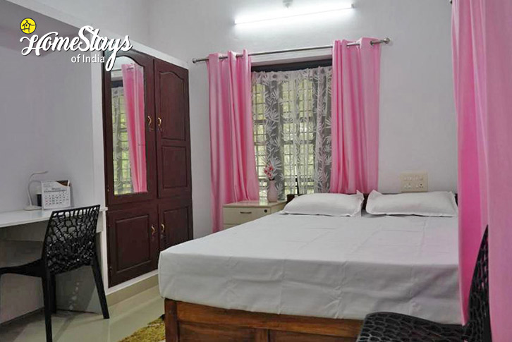 Bedroom-1-Peaceful Pondside Homestay-Thiruvananthapuram