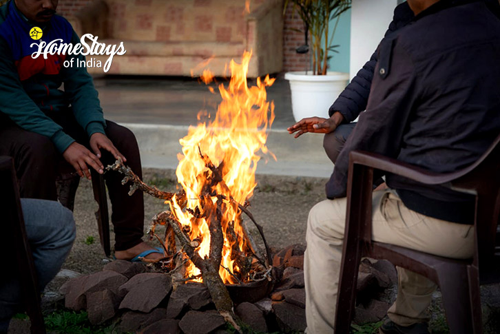 Bonfire-The Nine Petals Homestay-Naukuchiatal 