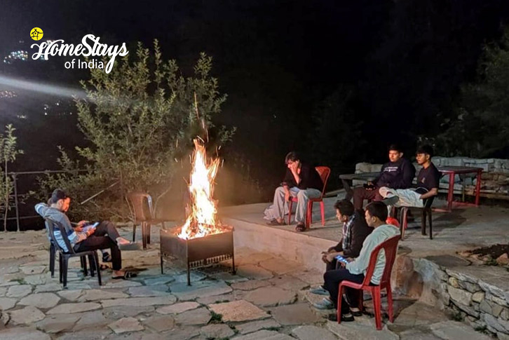 Bonfire-Vashisht Riverside Homestay, Manali