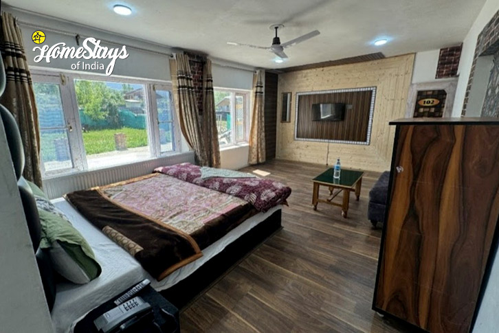 Classic room-6-Crowning Glory Homestay-Gulmarg