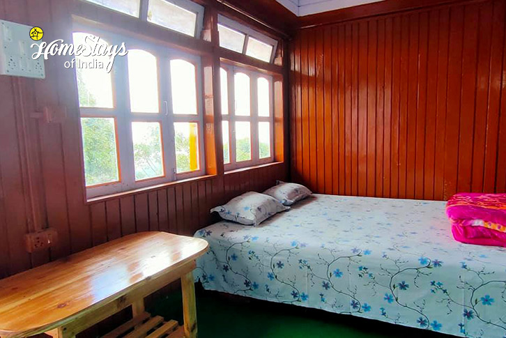 Classic-Room-1-Peaks & Valleys Homestay-Rishop