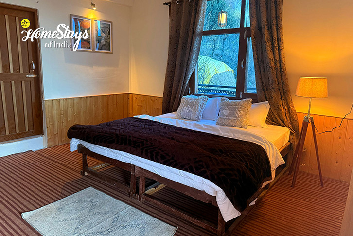 Classic-Room-1-Panorama Peaks Homestay-Manali