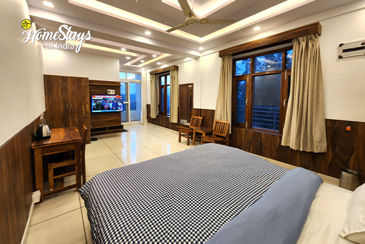 Classic-Room-1-Radiance Homestay-Kumarsain, Narkanda