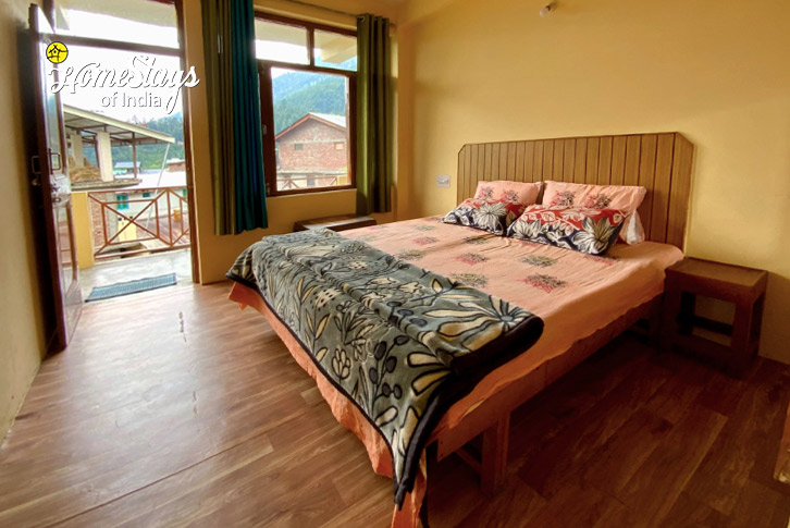 Classic-Room-1-The Mountain Groove Homestay-Old Manali