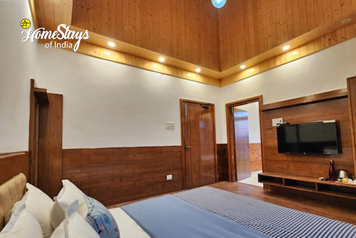 Classic-Room-1.1-Radiance Homestay-Kumarsain, Narkanda