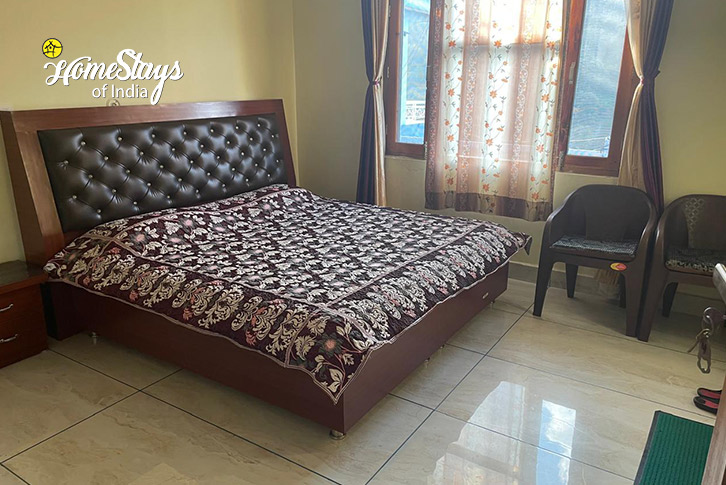 Classic-Room-1.1-The Pit Stop Homestay-Sundar Nagar