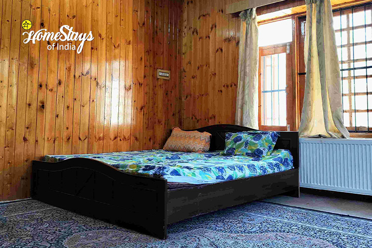 Classic-Room-1.2-The Emerald Cottage-Baramulla