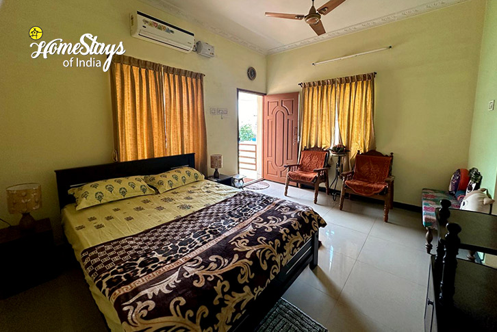 Classic-Room-1.2-Noyyal Homestay-Coimbatore