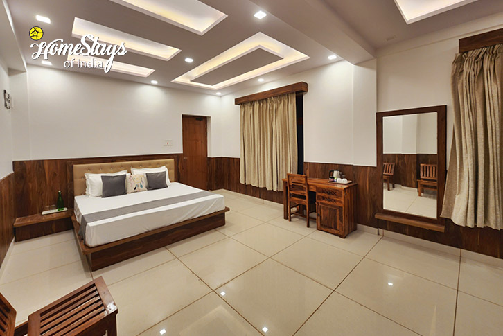 Classic-Room-2-Radiance Homestay-Kumarsain, Narkanda