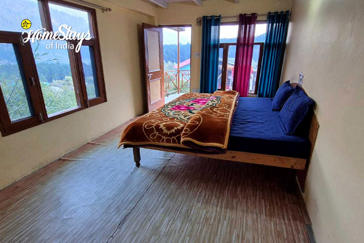 Classic-Room-2-The Mountain Groove Homestay-Old Manali