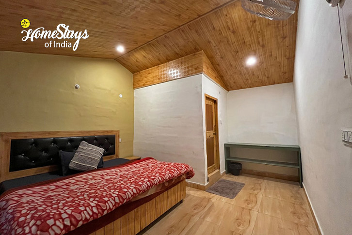 Classic-Room-3-Peaks & Paws Homestay-Kasol