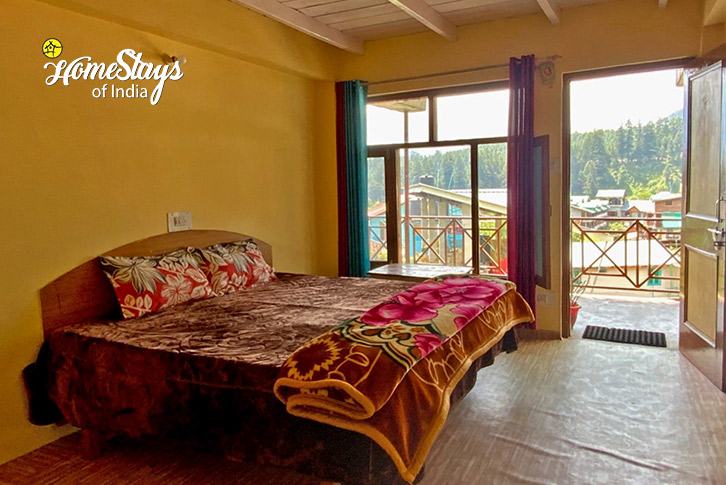 Classic-Room-3-The Mountain Groove Homestay-Old Manali