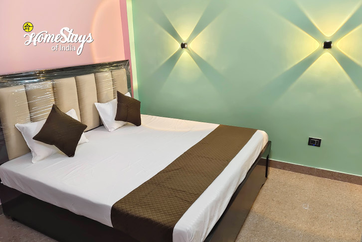 Classic-Room-3.1-Spiritual Spring Homestay-Ayodhya