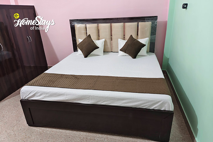 Classic-Room-3.3-Spiritual Spring Homestay-Ayodhya