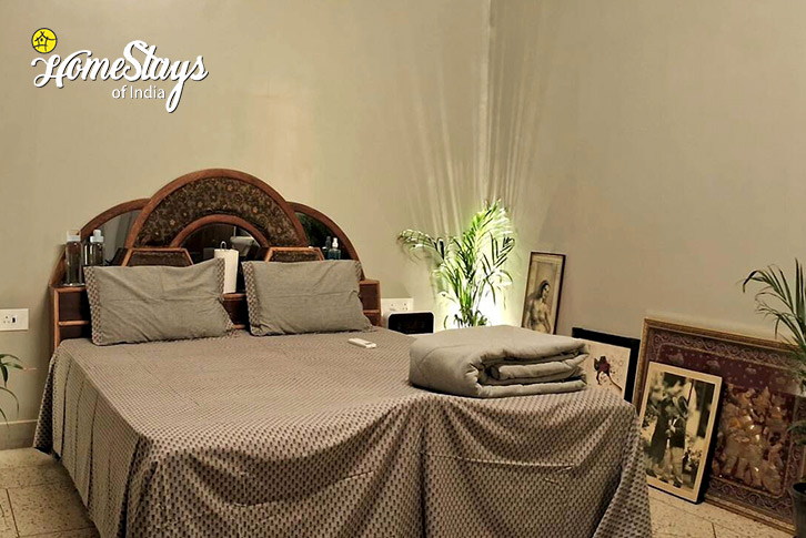 Classic-Room-4.1-The Green Grace Homestay-Faridabad