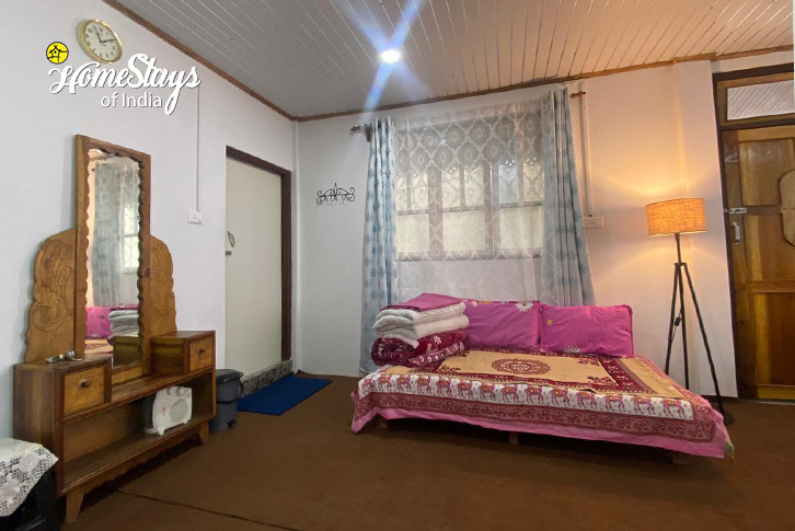 Classic-Room-Sitting-Sunrise Crest Homestay, Rangbull-Darjeeling