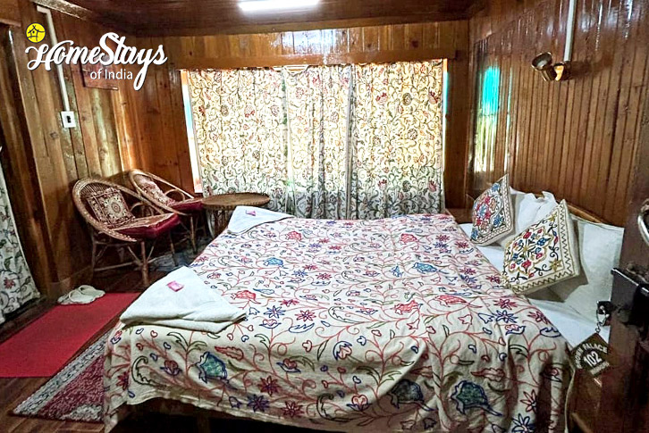 Classic-Room-Laripora Homestay-Pahalgam