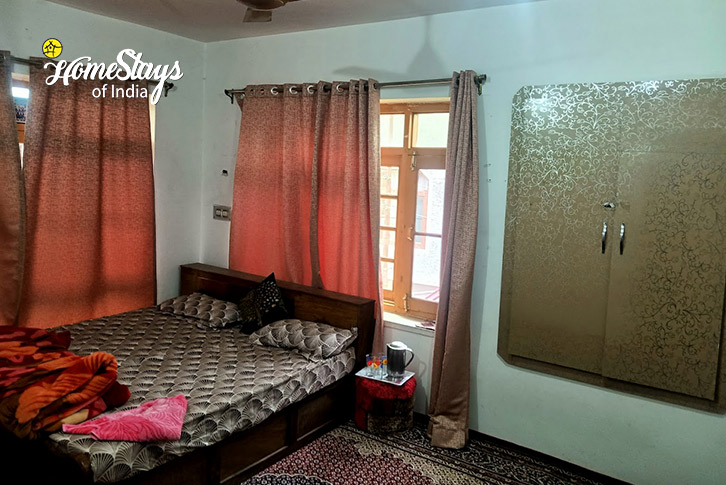 Classic-room-1-Comfort Corner Homestay-Srinagar