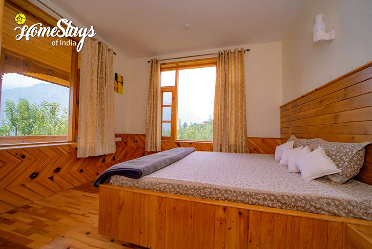 Classic-room-1-Verdant Vista Homestay-Naggar