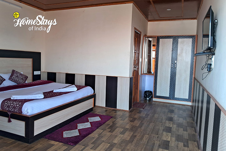 Classic-room-1-Valley of Dreams Homestay-Shimla