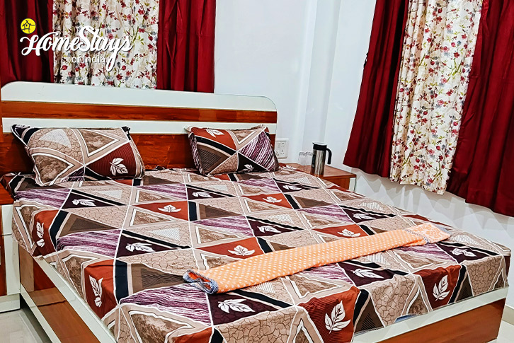 Classic-room-1-Blissful Breeze Homestay-Matheran