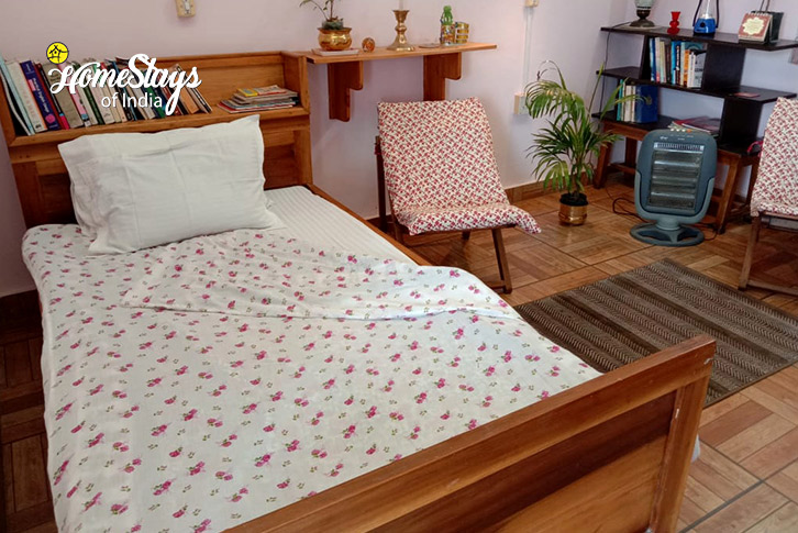 Classic-room-2-Peaks & Valleys Homestay-Rishop