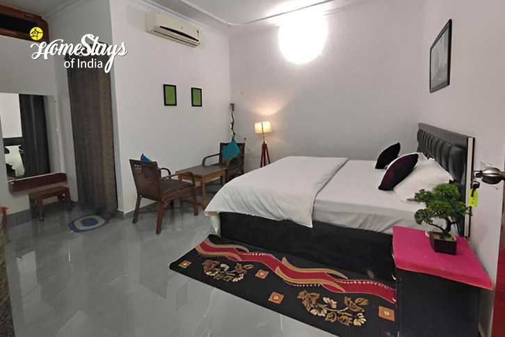 Classic-room-2-The Temple Town Homestay-Khajuraho