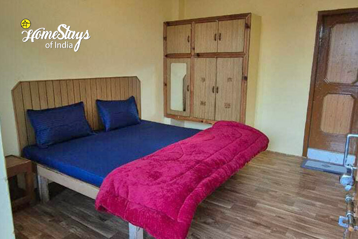 Classic-room-4.1-The Mountain Groove Homestay-Old Manali