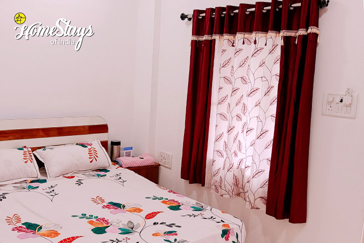 Classic-room-4-Blissful Breeze Homestay-Matheran