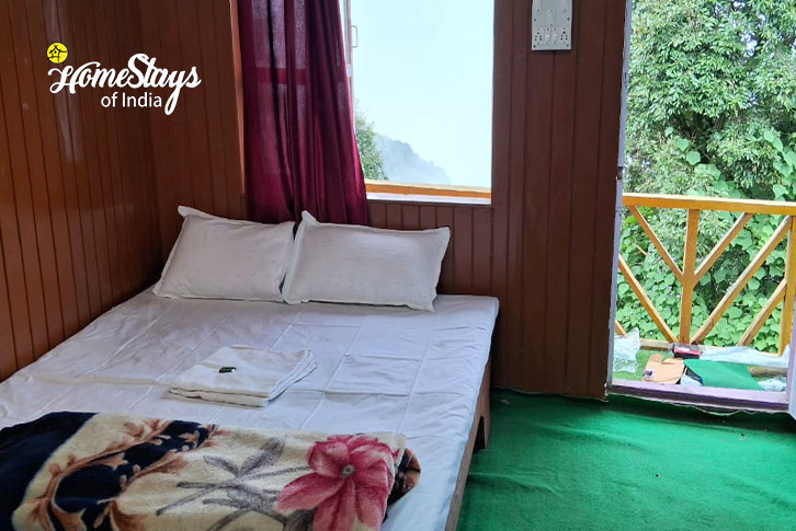 Classic-room-5-Peaks & Valleys Homestay-Rishop