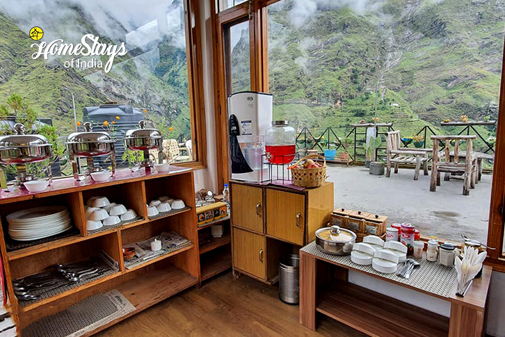 Dining-area-Lap of the Gods Homestay-Joshimath