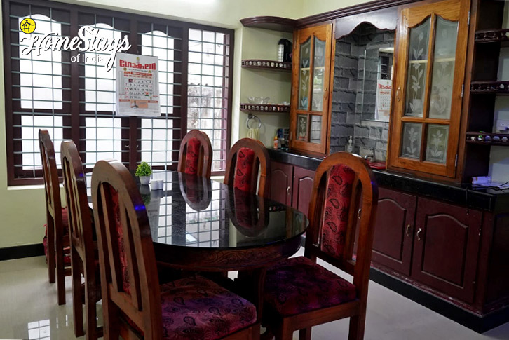 Dining-Peaceful Pondside Homestay-Thiruvananthapuram