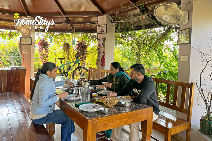 Dining-Area-Teda-Village-Homestay-Corbett