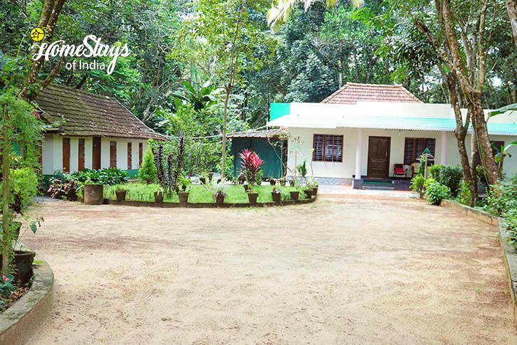 Emtrance-View-Meenachil Riverside Farmstay-Kottayam