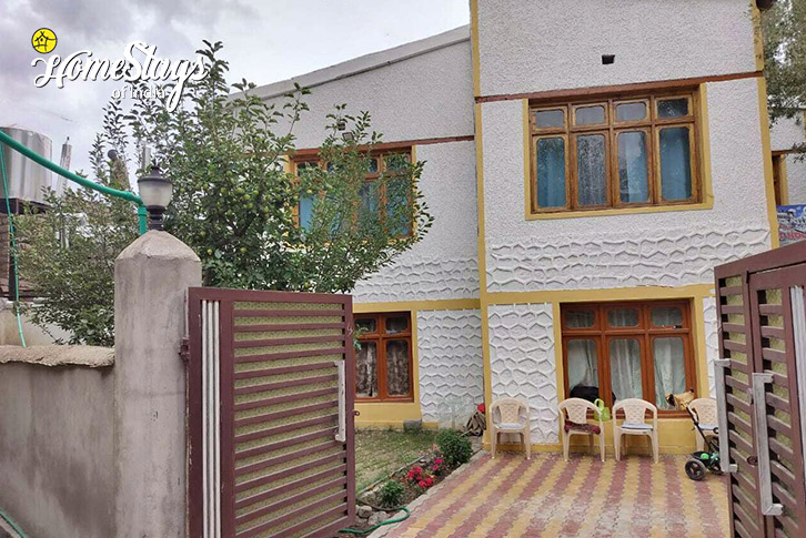 Entrance-Rustic Roots Homestay-Leh