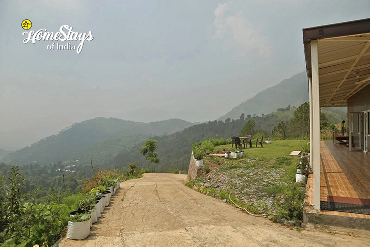 Entrance-view-Happy Haze Homestay-Sirmaur