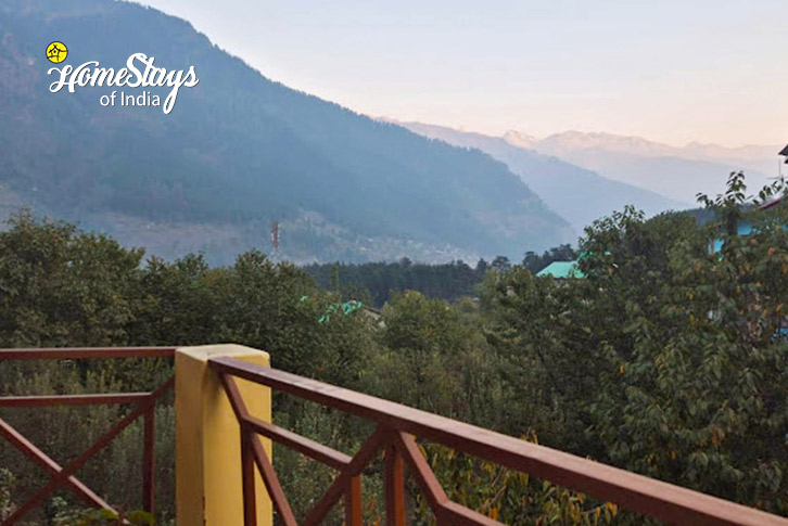 Evening-View-The Mountain Groove Homestay-Old Manali