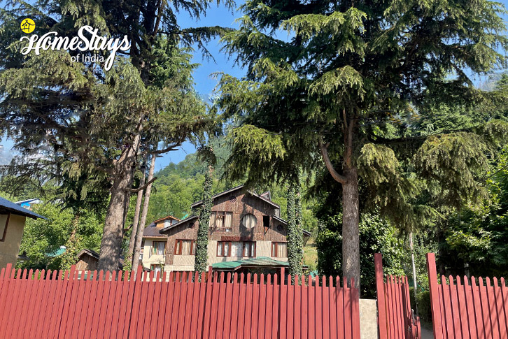 Exterior--Laripora Homestay-Pahalgam-