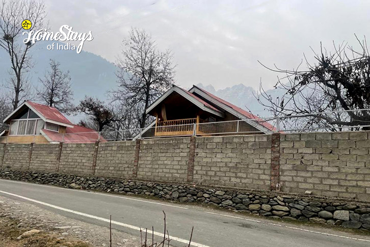 Exterior-1-Sindh Serenity Riverside Homestay-Sonamarg