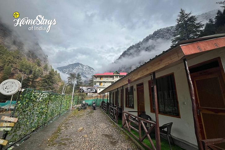 Peaks & Paws Homestay-Kasol