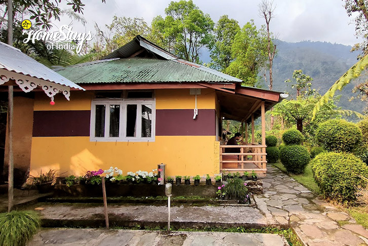 Exterior-2-Mountain Bloom Homestay-Pelling