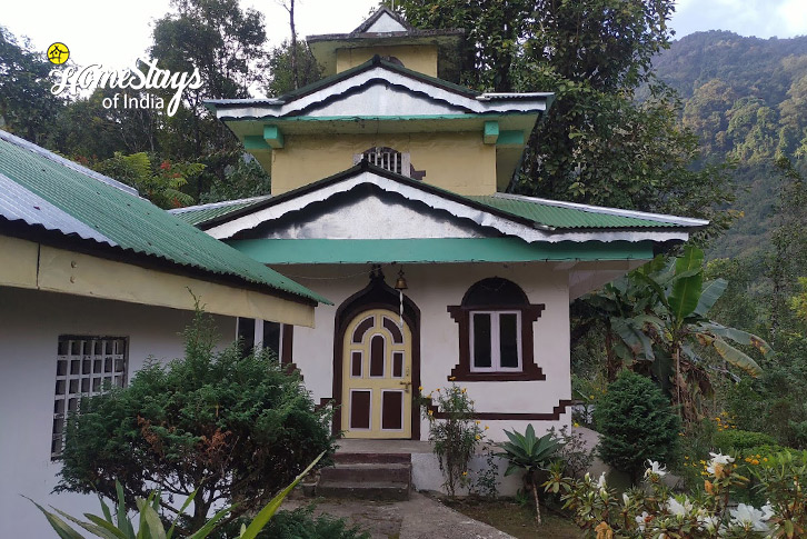 Exterior-3-Mountain Bloom Homestay-Pelling