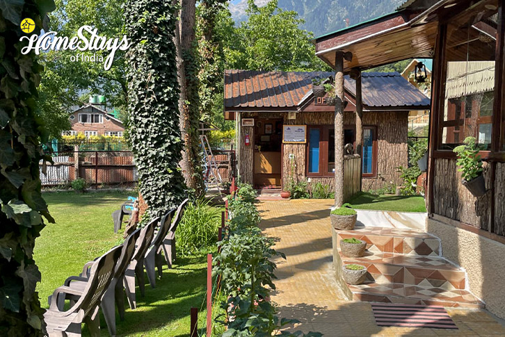 Exterior-View-Laripora Homestay-Pahalgam