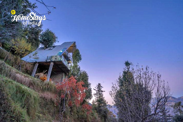 Exterior-View-Solitude Song Tree House, Bahu-Banjar